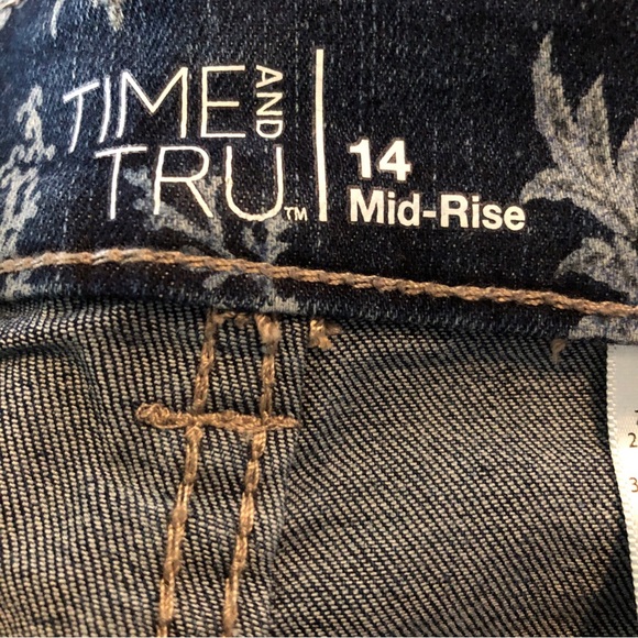 TIME and TRU Printed Denim Shorts With Pockets Size 14 Womens 5 Pockets New - Picture 8 of 11